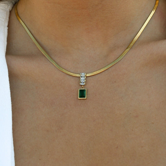 Κολιέ με πράσινο πετράδι