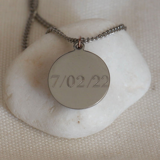 Κολιέ με Χειρόγραφη Αφιέρωση: Το Κόσμημα που Μιλάει με τη Δική σου Φωνή